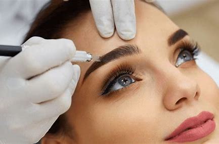 Microblading Versus Traditional Eyebrow Techniques